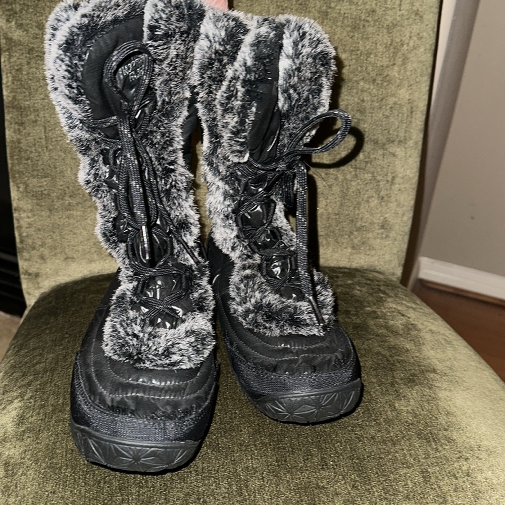 North Face NUPTSE Puffer boots, black goose down faux fur, size 8
